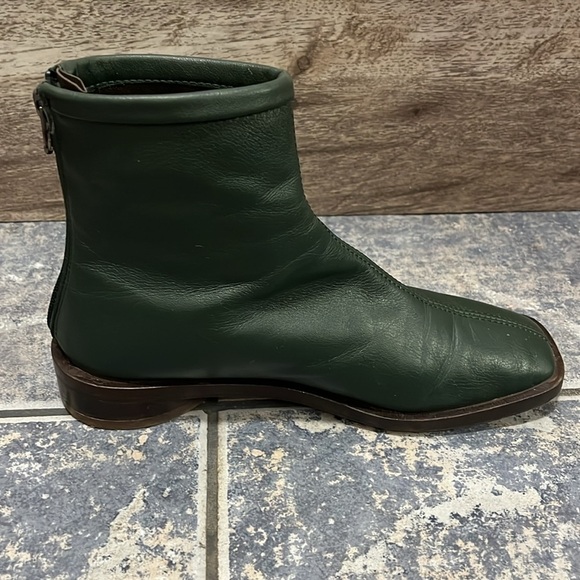 Green leather zip up ankle boots made in Spain - Picture 3 of 8
